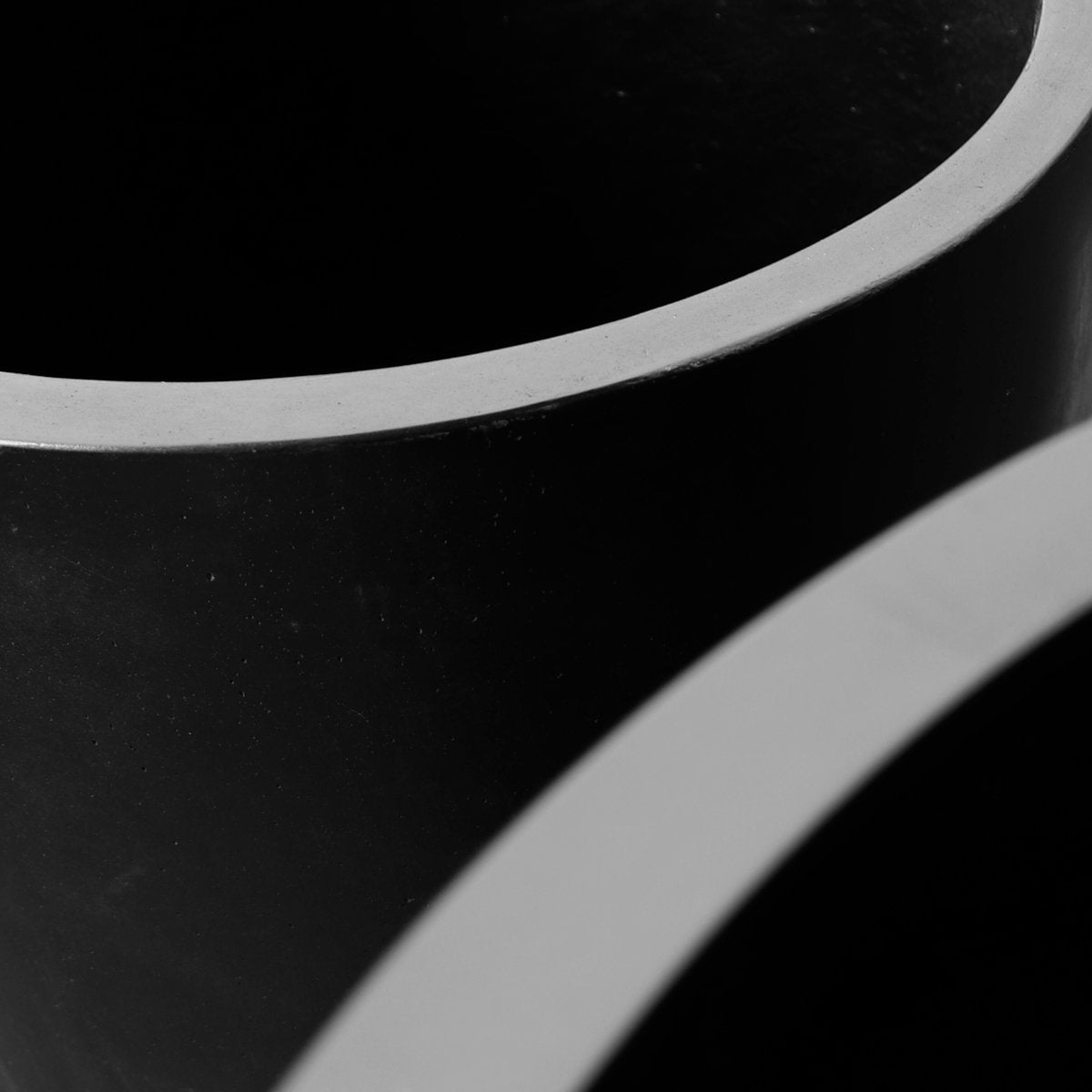 Oreti Black Planter - Medium